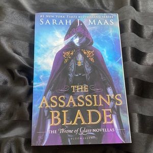 Like New "The Assassins Blade" Throne of glass novel by Sarah J. Maas.